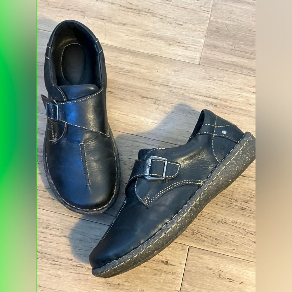 Born classic leather black loafer! Size 8/39